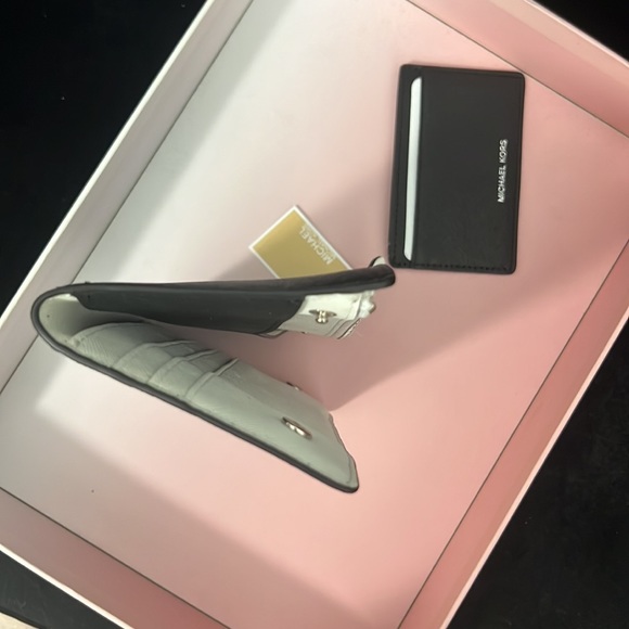 Michael Kors Wallet Carryall with additional Card Case. NWT.  32S8SF6D3L - Picture 4 of 9